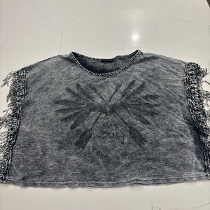 The Classic Charcoal Graphic cropped Fringe Tee